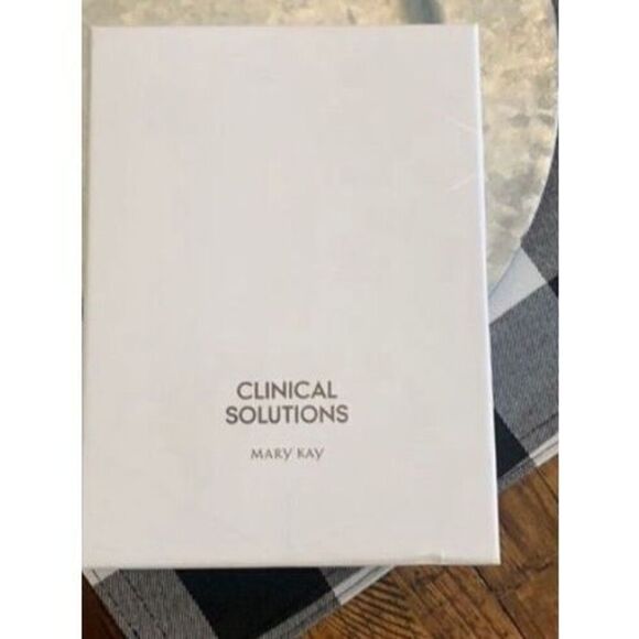 Mary Kay Clinical Solutions Box Set Age Fighting Skincare Retinol .5 Giftbox New - Picture 12 of 12